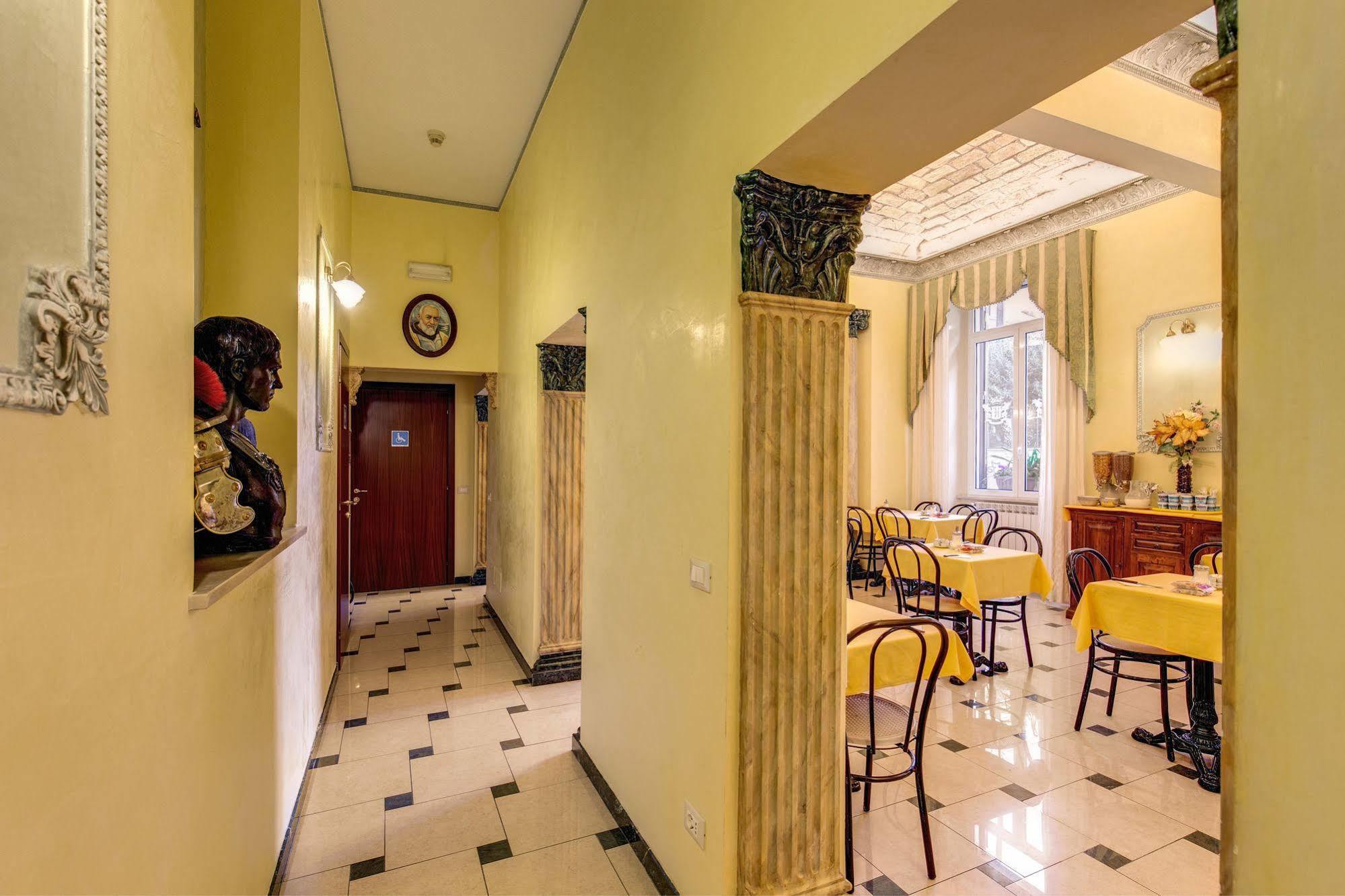 Cambridge Hotel 3*